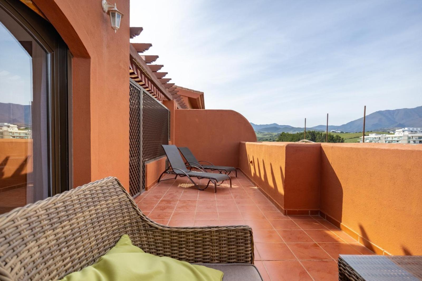 Increible Y Moderno Duplex Con Piscinas Y Preciosas Vistas *