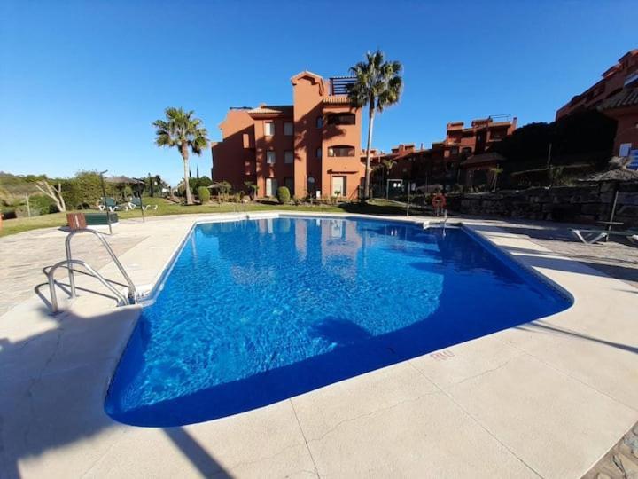 Increible Y Moderno Duplex Con Piscinas Y Preciosas Vistas Appartement Estepona